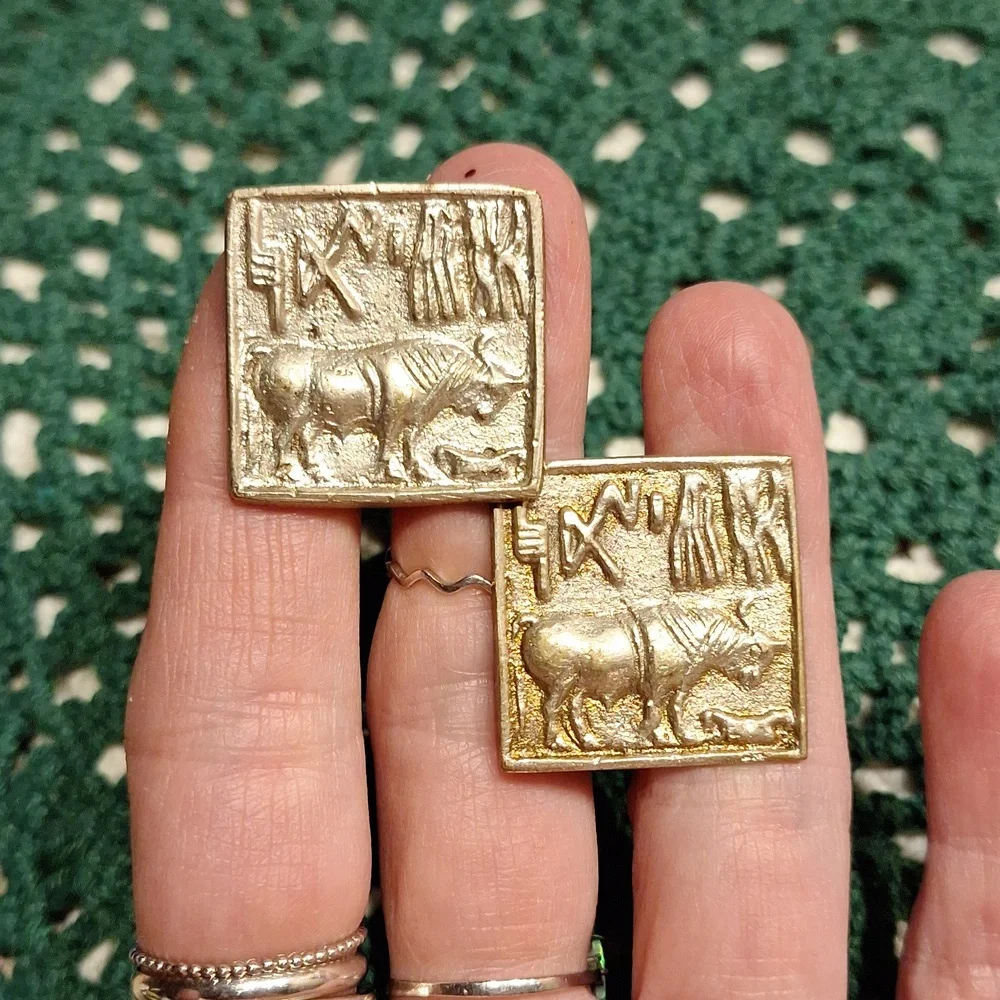 Antique? Possibly Or Vintage Cufflinks
